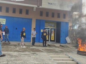 Driver Ojol Palopo Segel Kantor Cabang di Demo BBM, Minta Tarif Dinaikkan