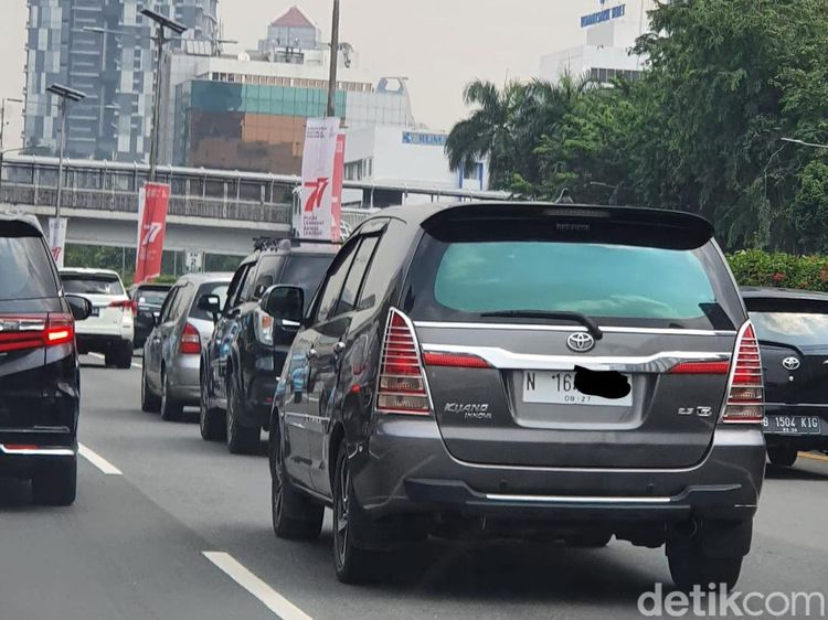 Mobil Pelat Putih Makin Ramai Seliweran di Jalan