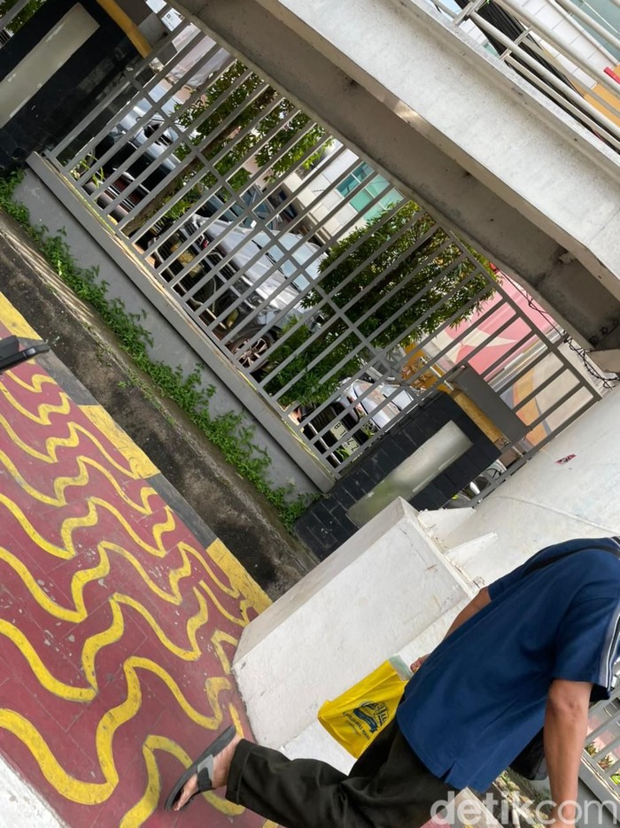 Pelat nomot putih mulai berseliweran di jalanan. Pelat nomot putih mulai berseliweran di jalanan.