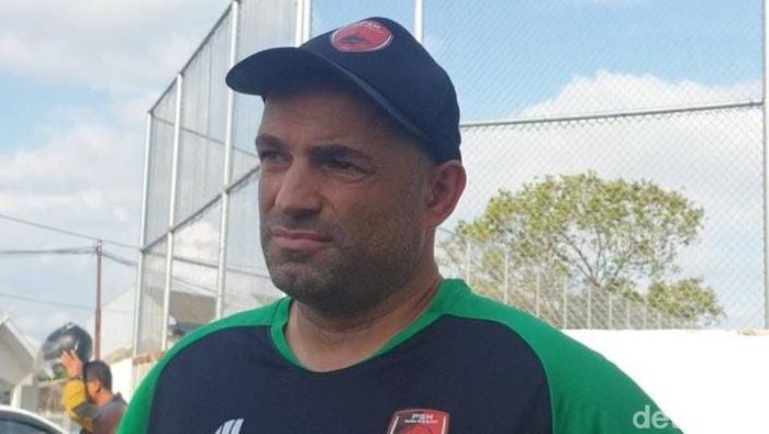 Pelatih PSM Makassar Bernardo Tavares jelang melawan Persebaya Surabaya