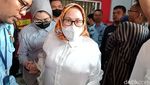 Penampakan Ratu Atut Usai Bebas Bersyarat