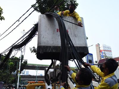 Kabel Utilitas di Mampang Mulai Ditanam di Dalam Tanah