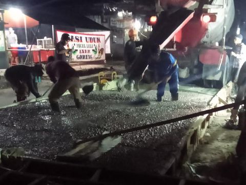 Perbaikan jalan berupa pengecoran di Jl Pabuaran, Kabupaten Bogor. (Dok Dinas PUPR Kab Bogor)