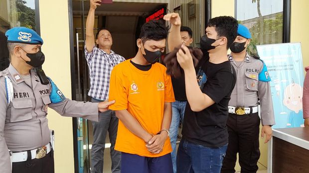 Polisi menangkap sekuriti pemerkosa ABG penyandang disabilitas di Bogor. Wakapolresta Bogor AKBP Ferdy Irawan mengatakan tersangka ditangkap pada Jumat 2 September 2022.