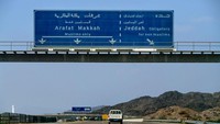 Diberitakan Vox, dikutip Rabu (20/7/2022), pemerintah Arab Saudi memang melarang semua orang nonmuslim memasuki kota suci Mekah. Mereka menerapkan aturan itu dengan sangat serius. Foto ini diambil pada 1 Desember 2002 lalu.