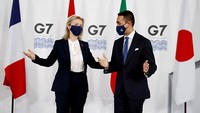 Tahun 2021 lalu, pada usia 46 tahun, Liz Truss pindah ke salah satu pekerjaan paling senior di pemerintahan, mengambil alih jabatan Dominic Raab sebagai Menteri Luar Negeri. Tampak Truss dalam sebuah pertemuan G7. (Phil Noble/Getty Images)