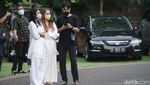 Sejumlah Artis Datangi Rumah Duka Reza Gunawan