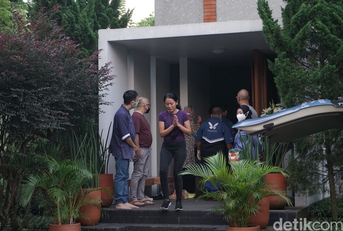 Reza Gunawan Suasana rumah duka Reza Gunawan di BSD, Tangerang Selatan, pada Selasa (6/9/2022). Reza Gunawan meninggal dunia usai sempat dirawat.
