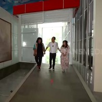 Terdapat pula sebuah museum yang pintu masuknya berbentuk halte TransJakarta. Sutiyoso adalah pencetus sistem transportasi umum tersebut untuk Jakarta. (Foto: YouTube/Trans7 Official)