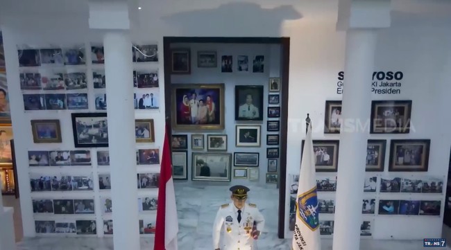 Sutiyoso mengatakan, tujuan dari museum tersebut untuk menginspirasi anak muda. Dulu ia nekat berhenti kuliah demi bisa masuk akmil. Padahal, sang ibu melarangnya menjadi anggota TNI. Karena panggilan hati. Anak-anak muda harus tahu bahwa yang menentukan masa depan kita bukan orang lain, termasuk orangtua, tapi kita sendiri, kata Sutiyoso yang pernah mengabdi sebagai tentara selama 30 tahun sebelum menjabat sebagai gubernur DKI. (Foto: YouTube/Trans7 Official)