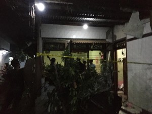 Tak Terima, Keluarga Korban Rusak Rumah Pelaku Penikaman di Mataram