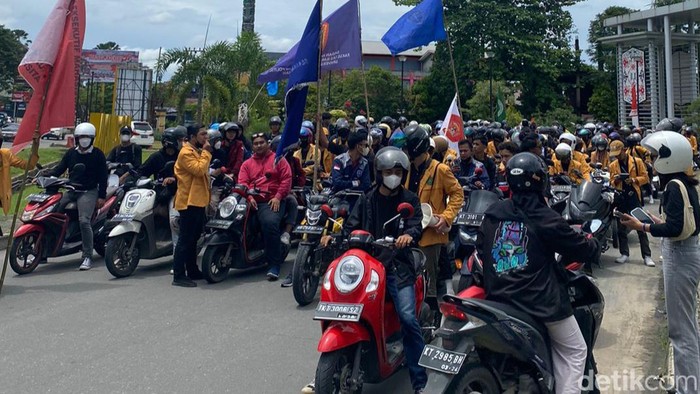 Massa aksi bersiap dari Unmul ke Taman Samarendah