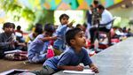 Luar Biasa, Guru Ini Beri Sekolah Gratis di Kolong Jembatan New Delhi