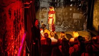 Pertunjukan teater yang digelar oleh Teater Drama Mykolaiv ini menjadi yang pertama kali sejak dimulainya perang di Mykolaiv.