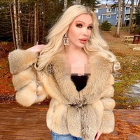 Serena Smith adalah bintang reality show dan musisi dari AS yang menarik perhatian karena penampilan glamornya. Dalam enam tahun belakangan, ia pun sudah melakukan berbagai prosedur untuk meniru kecantikan sosok klasik Hollywood, seperti Marilyn Monroe, Jayne Mansfield hingga Anna Nicole Smith. Foto: Instagram @theserenasmith