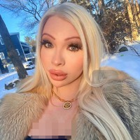 Wanita 23 tahun itu sendiri pertama kali berkenalan dengan pisau bedah pada usia 18 tahun. Ketika itu, Serena melakukan operasi payudara dari A ke DD.Foto: Instagram @theserenasmith