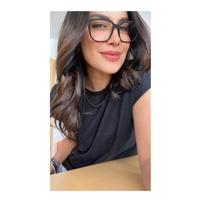 Walaupun sudah berusia 52 tahun namun ibu dari 2 orang anak itu masih tampil cantik dan mempesona. Wajahnya yang terlihat awet muda juga selalu berhasil memukau para netizen. Muda banget mukanya, komentar salah seorang netizen. Foto: Instagram/@sophia_latjuba88