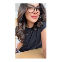 Walaupun sudah berusia 52 tahun namun ibu dari 2 orang anak itu masih tampil cantik dan mempesona. Wajahnya yang terlihat awet muda juga selalu berhasil memukau para netizen. Muda banget mukanya, komentar salah seorang netizen. Foto: Instagram/@sophia_latjuba88