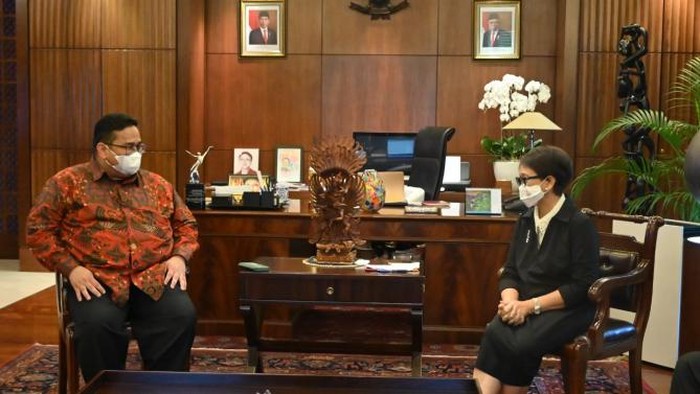 Suasana pertemuan Bawaslu dengan Menlu Retno (dok. Istimewa)