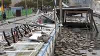 Sejumlah infrastruktur di Korsel hancur seperti terlihat dalam foto ini. (AP Photo/Sohn Hyung-joo)  