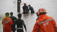 Hingga Selasa pagi, Korea Selatan melakukan evakuasi besar-besaran. Dilaporkan 3.463 orang telah dievakuasi yang sebagian besarnya dari wilayah selatan. (AP Photo/Kim Yong-tai)  
