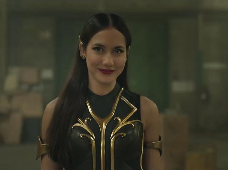 Sri Asih Selepet Musuh dengan Selendang Sakti di Trailer Resmi