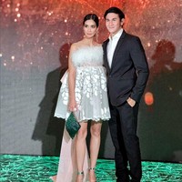 Namun bintang ‘Miracle in Cell No.7’ itu membantahnya. Vino hanya follow akun Instagram sang istri karena alasan lain. Foto: Instagram/@vinogbastian__ @marshatimothy