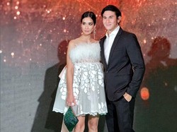 8 Potret Mesra Vino G. Bastian yang Hanya Follow Akun Istri di Instagram