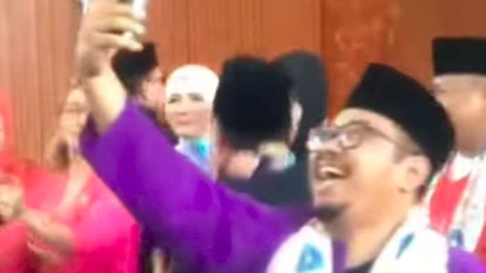 Viral anggota DPRD Kota Depok joget-joget di HUT ke-23 hingga dikritik netizen.