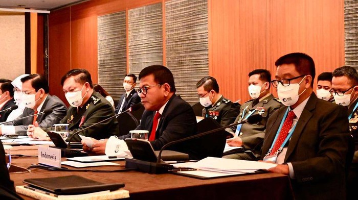 Wamenhan Herindra Hadiri ROK-ASEAN 2022 Wakil Menteri Pertahanan (Wamenhan RI), M. Herindra hadir dalam pertemuan ROK-ASEAN Defense Vice Ministerial Meeting yang berlangsung di Seoul, Korea Selatan. Republic of Korea (ROK) merupakan mitra penting ASEAN. Dalam sesi yang berlangsung pada Selasa, 6 September 2022, dilakukan pertukaran pandangan terkait situasi keamanan di Kawasan. Pertemuan akan dilanjutkan hingga 8 September 2022 dalam kerangka Seoul Defense Dialogue (SDD).
