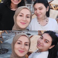 Pemeran, model, aktivis, politikus, presenter, hingga notaris Wanda Hamidah membuat warganet publik dengan penampilan barunya. Ia kini sudah mantap dengan keputusannya untuk mengenakan hijab. Foto: Dok. Instagram @wanda_hamidah. Foto: Dok. Instagram @wanda_hamidah.