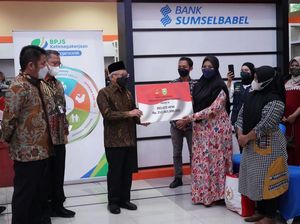 Maruf Amin Salurkan Bantuan dan Tinjau Mal Pelayanan Publik Palembang