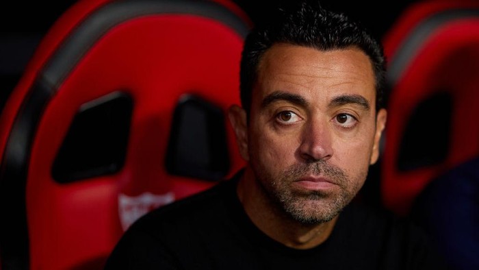 SEVILLE, SPAIN - SEPTEMBER 03: Xavi Hernandez, head coach of FC Barcelona looks on during the LaLiga Santander match between Sevilla FC and FC Barcelona at Estadio Ramon Sanchez Pizjuan on September 03, 2022 in Seville, Spain. (Photo by Fran Santiago/Getty Images)