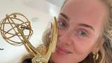 Adele Unggah Foto Piala Emmy, Netizen Temukan Bukti Dia Sudah Menikah