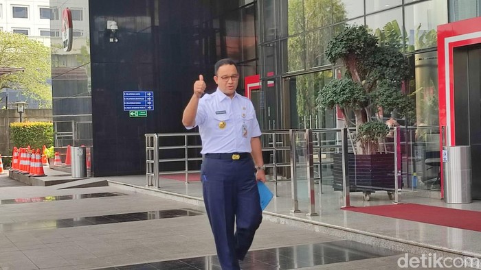 Anies penuhi panggilan KPK.