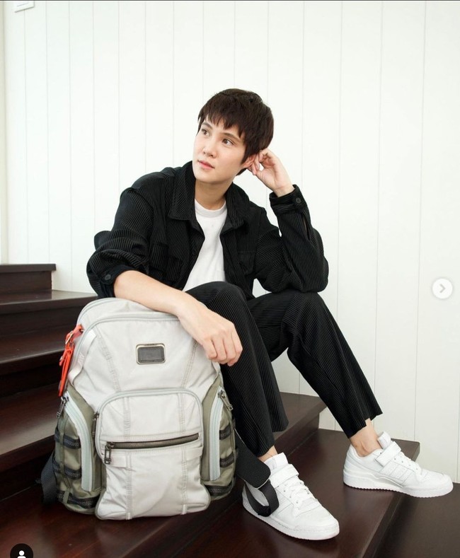 Selanjutnya ada Lalana Kongtoranin. Meski saat ini penampilannya terlihat tomboy seperti layaknya seorang pria, namun ternyata Lalana aslinya seorang wanita. Lalana atau yang akrab disapa Jeab bahkan merupakan Miss Thailand tahun 2006. Foto: dok. Instagram/@jeab_lalana