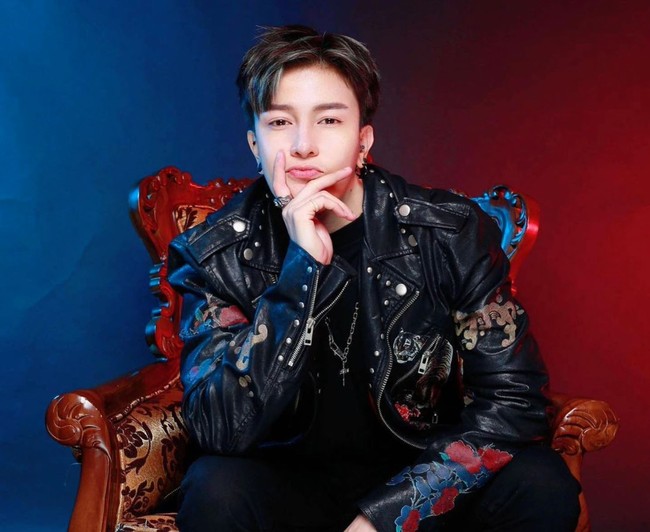 Tak kalah tampan, Napaphat Chamcoy memiliki penampilan bak oppa Korea. Namun siapa sangka di balik paras tampannya, rupanya Napaphat aslinya seorang wanita. Nama Napaphat atau Annindy Ann sendiri sudah cukup populer di Thailand. Foto: dok. Instagram/@anniindy_ann