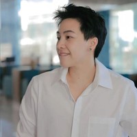 Khowtu Nichayapat merupakan selebgram asal Thailand yang memiliki hobi travelliing. Walaupun memiliki penampilan seperti layaknya seorang pria dan berwajah tampan, namun aslinya Khowtu adalah seorang wanita. Foto: dok. Instagram/@khowtu_kt