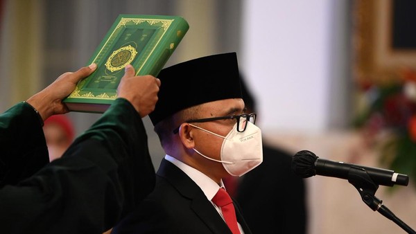 Momen Azwar Anas Dilantik Jokowi Jadi MenPAN-RB