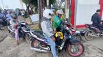 BBM Naik Kok Masih Antre?