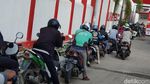 BBM Naik Kok Masih Antre?