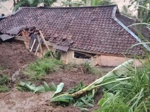 Longsor Terjang 2 Desa di KBB, 15 Rumah Terdampak-Jalan Terputus