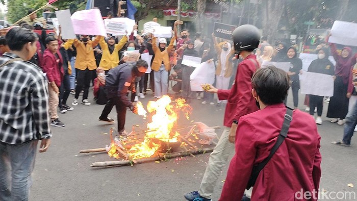 demo bbm naik di bojonegoro