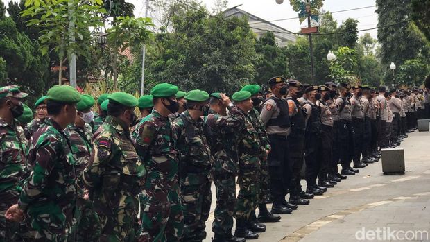 Demo di DPRD Kota Sukabumi.