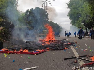 Demo Tolak BBM Naik di Aceh Ricuh, 3 Mahasiswa Dilarikan ke RS
