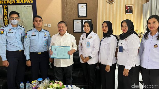 Eks Bupati Bengkalis Amril Mukminin bebas bersyarat.