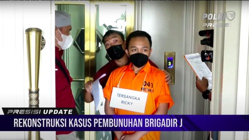 Foto: Bripka Ricky Rizal dalam rekonstruksi kasus pembunuhan Brigadir Yosua (YouTube Polri TV Radio)