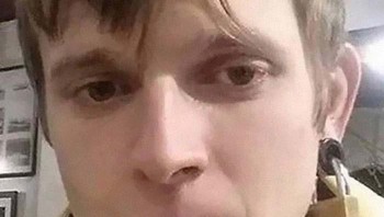 Berat nggak ya pakai anting gembok? Foto: Boredpanda