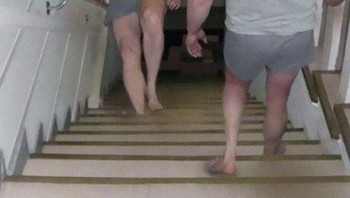 Naik turun tangga. Foto: Boredpanda