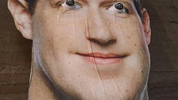 Mata pengintai Mark Zuckerberg. Foto: Boredpanda